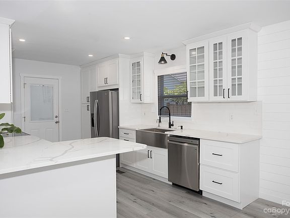 5th image of 125 Halifax Ct
