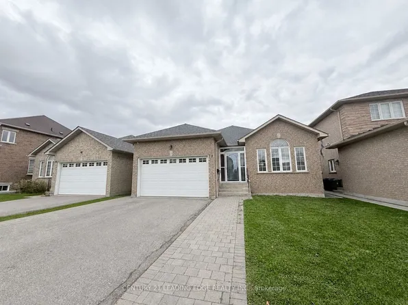 17 Leafield Dr, Toronto, ON M1W 2R2