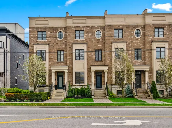 216 Rebecca St, Oakville, ON L6K 1J9