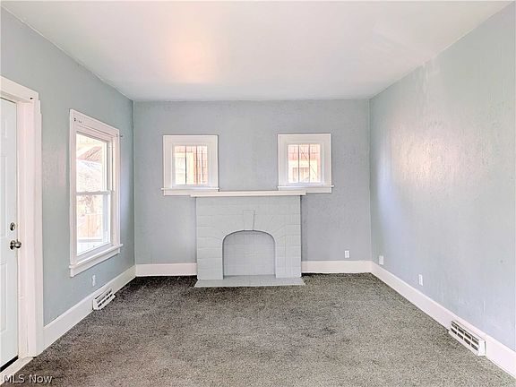 5th image of 864 10th St NE