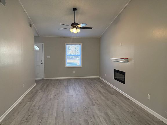 3rd image of 305 Cedar Creek Dr