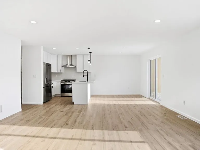 336 W Ashbrook Dr — Photo 4