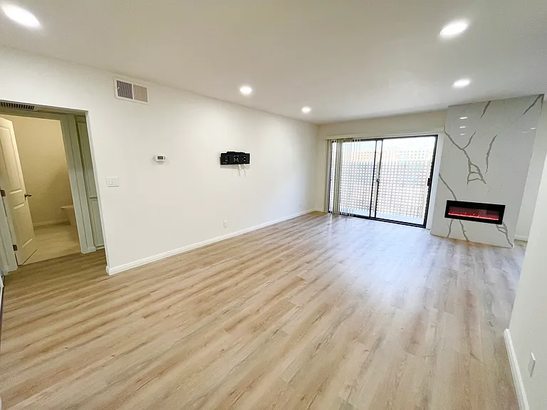 1750 Camino Palmero St #542 — Photo 3