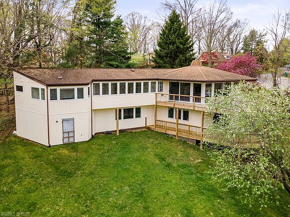 4th image of 707 Crestwood Dr