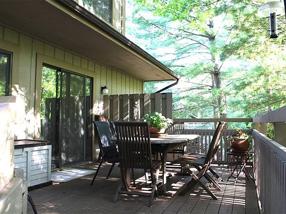 3rd image of 584 Meredith Ln