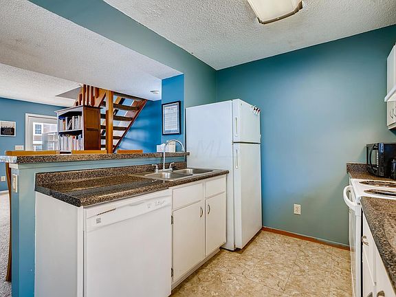4th image of 4917 Stoneybrook Blvd #21C
