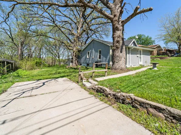 320 E Gray St, Des Moines, IA 50315