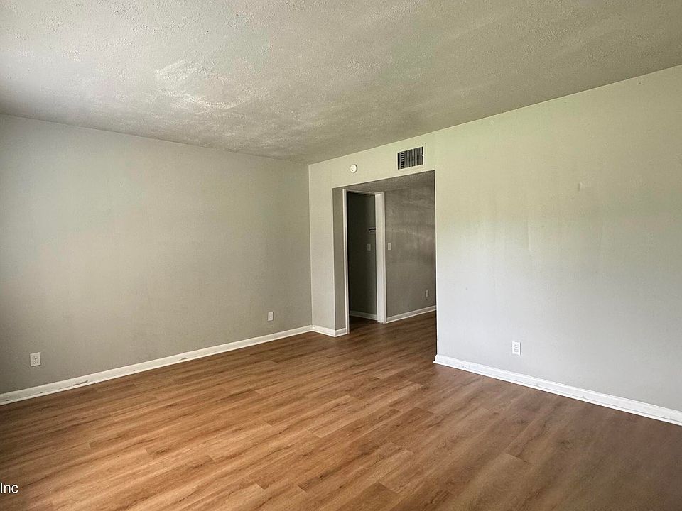 1st image of 804 La Marche Dr #804