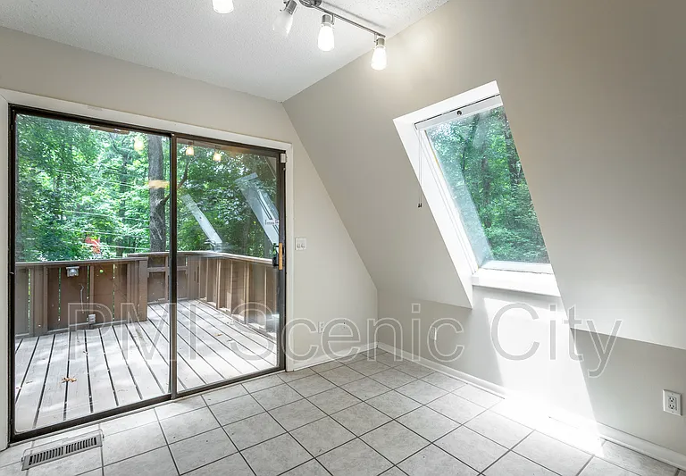 1602 Rustic Homes Ln — Photo 10