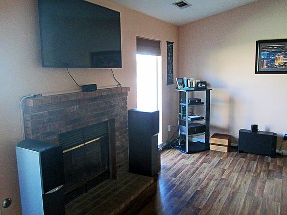 4th image of 940 Greenfield Ave