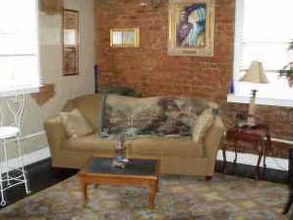 2nd image of 926 Bourbon St APT D