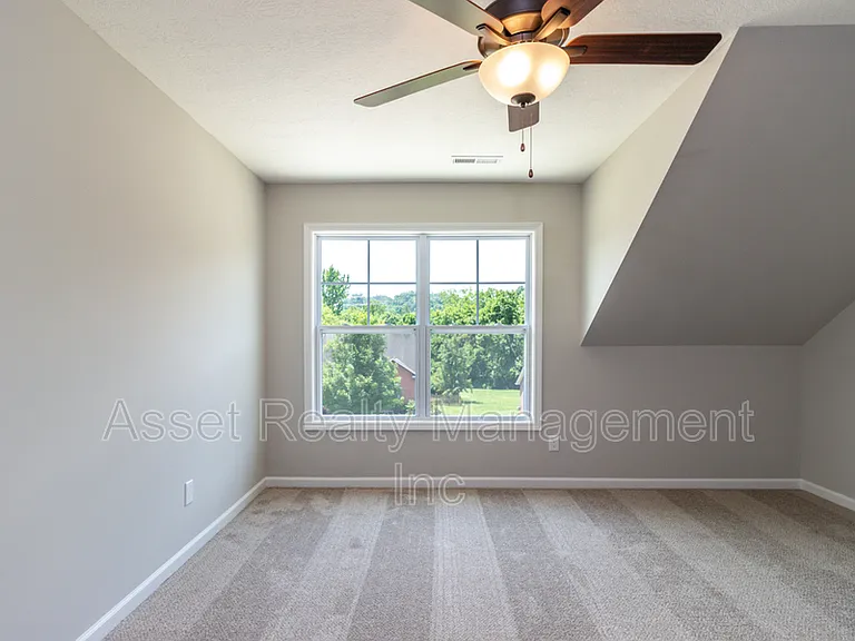 628 Drakewood Rd — Photo 24