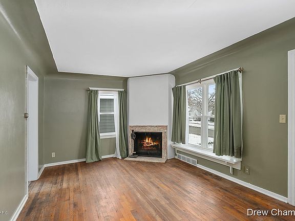 5th image of 1142 Aberdeen St NE