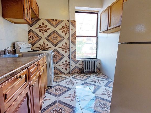 3rd image of 91 Halsey St #2
