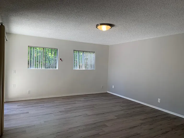 827 Glendale Blvd — Photo 14