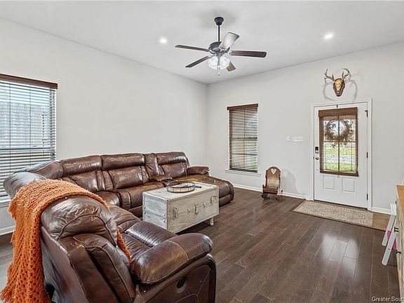 3rd image of 109 Briar Ct