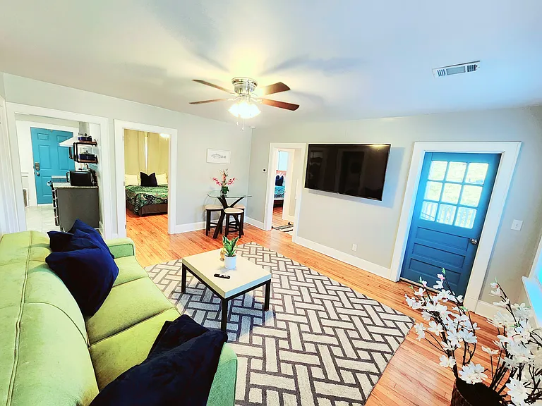 1300 S Court St #1304 — Photo 2
