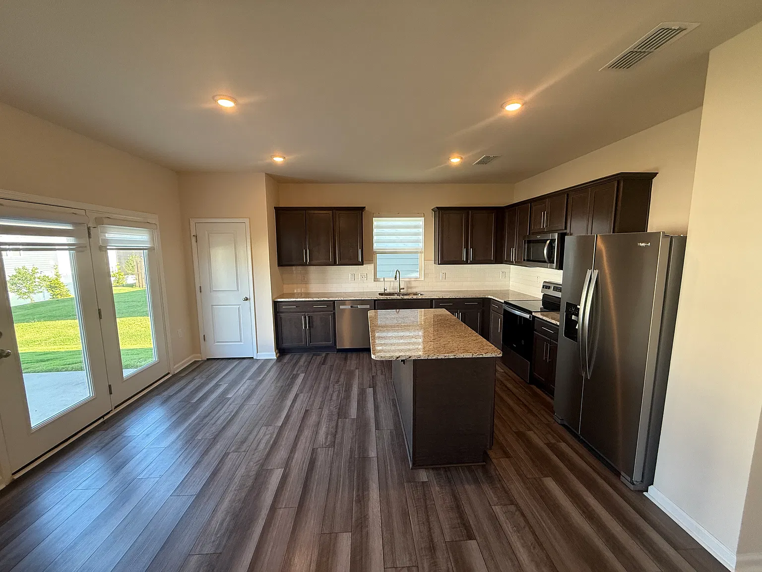 4 bed, 1979 sqft, $2,500 — Photo 4