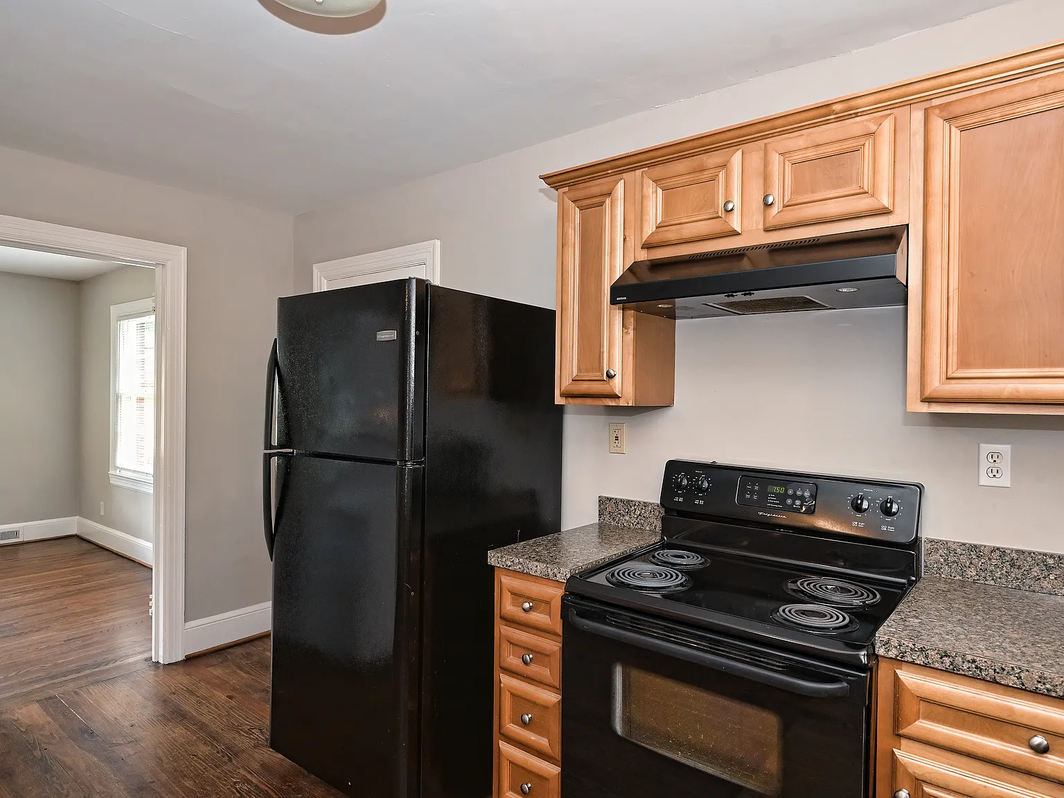 2 bed, 1074 sqft, $1,925 — Photo 4