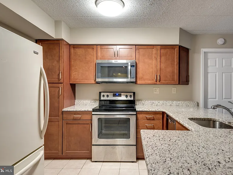 510 Washington Pl #10 — Photo 12