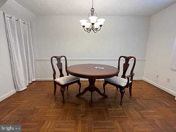 5th image of 902 Woodlawn Ave #40