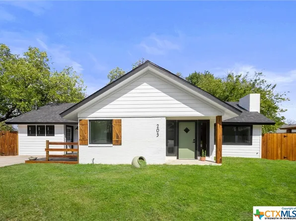 205 S Ridge St, Lampasas, TX 76550