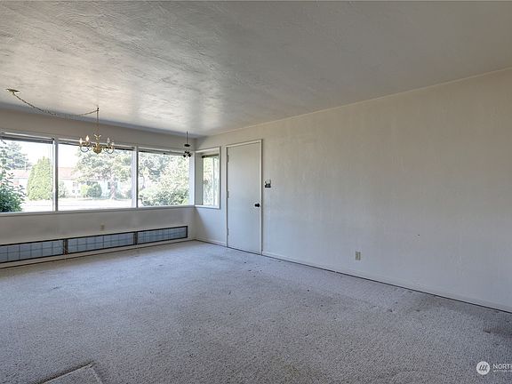 5th image of 702 N Le Lou WA Place NE