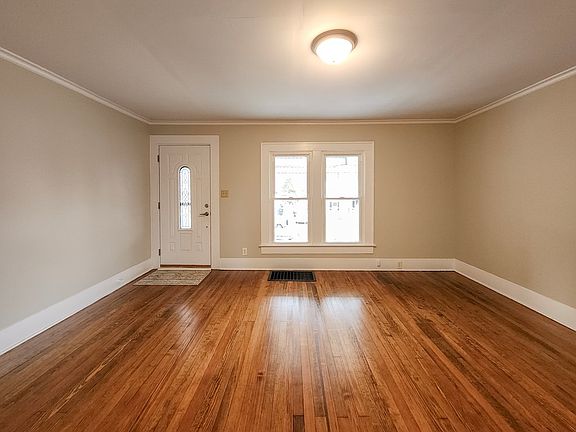 5th image of 252 S Madison Ave