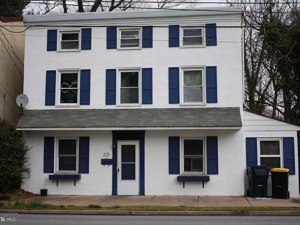 2nd image of 221 N Union St