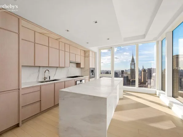 138 East 50th Street image 14 of 50