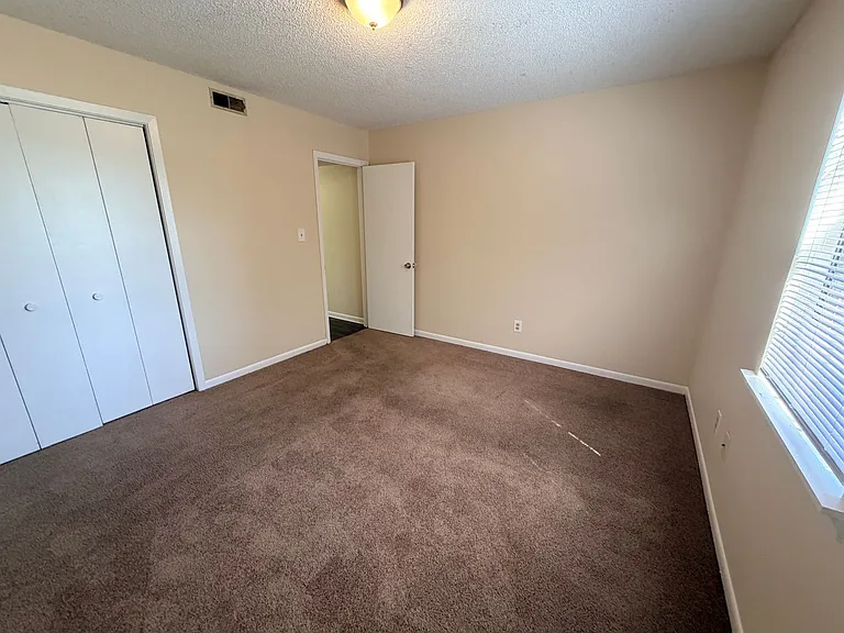 Chimney Creek Apartments — Photo 29