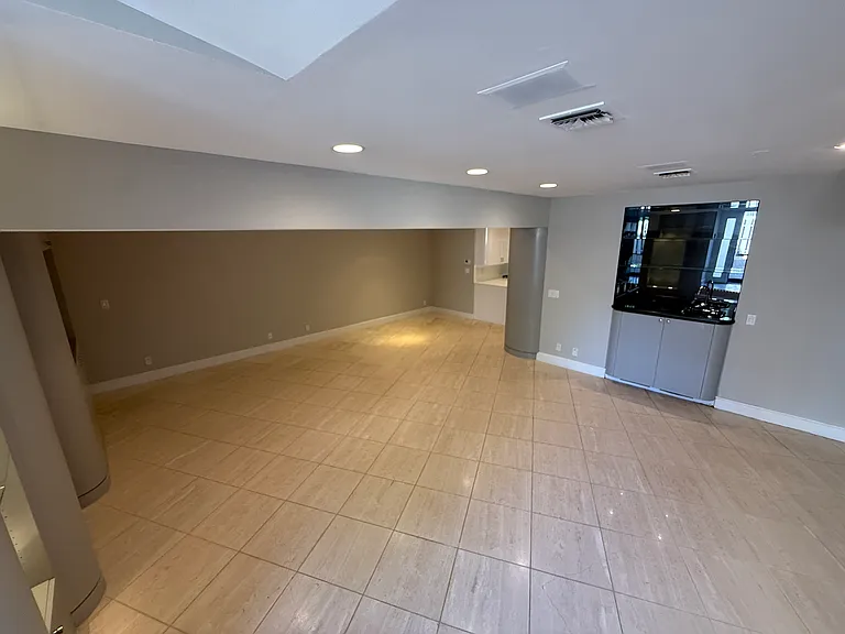 8030 Walinca Ter — Photo 4