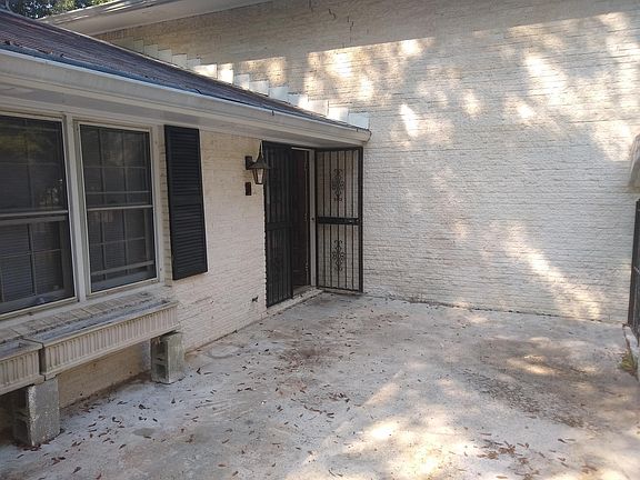 Front porch with privacy walls