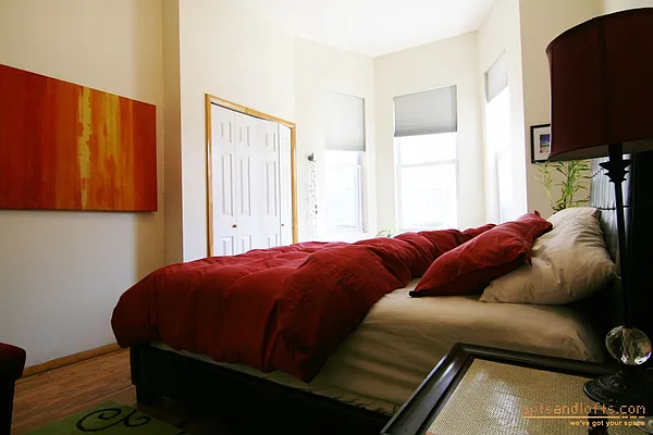 Rented by aptsandlofts.com | media 1