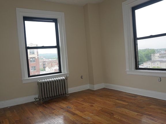4th image of 107 S Harrison St #2BR