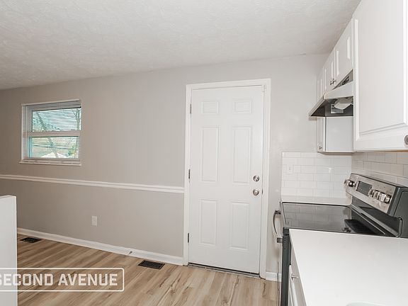 5th image of 1011 Harrogate Ct