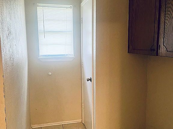 5th image of 306 Laverne St