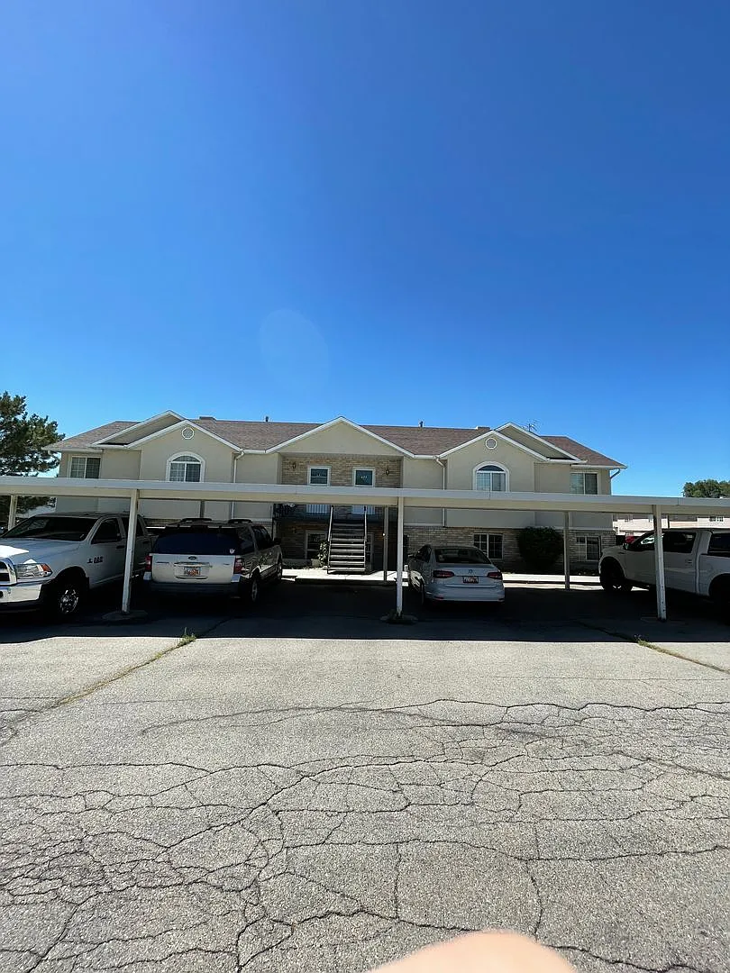 Holdaway — Photo 1