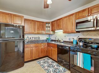 650 W Rand Rd #9-9C406, Arlington Heights, IL 60004