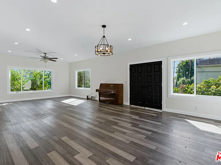 1301 Angelus Ave — Photo 10