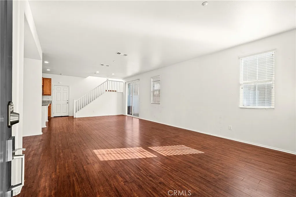 4 bed, 2.5 bath, 1819 sqft, $3,500 — Photo 2