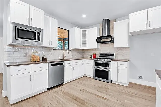 10827 Wallbrook Dr — Photo 16