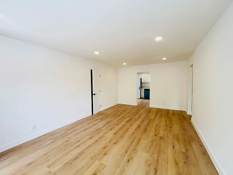 9011 Ramsgate Ave — Photo 4