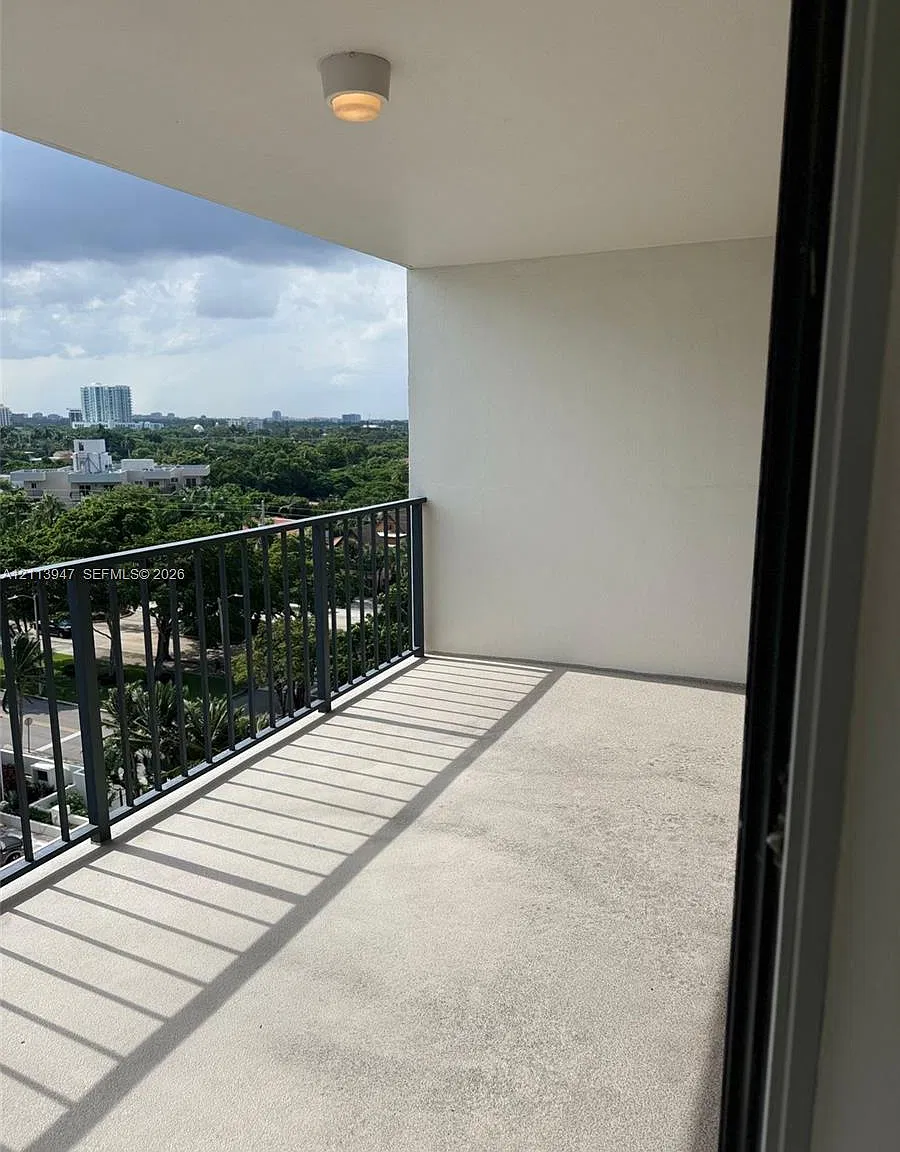 1901 Brickell Ave — Photo 2