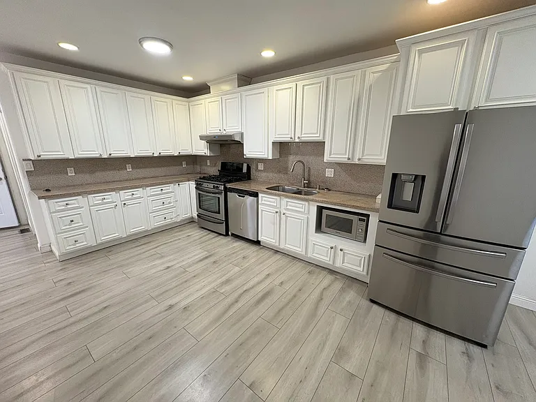 848 Girard St — Photo 9