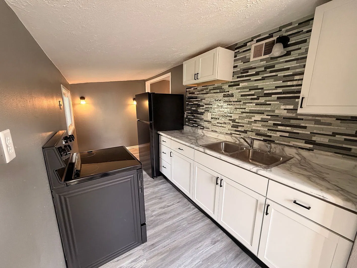 Cozy & Affordable 1-Bedroom Home in Moline — Photo 4