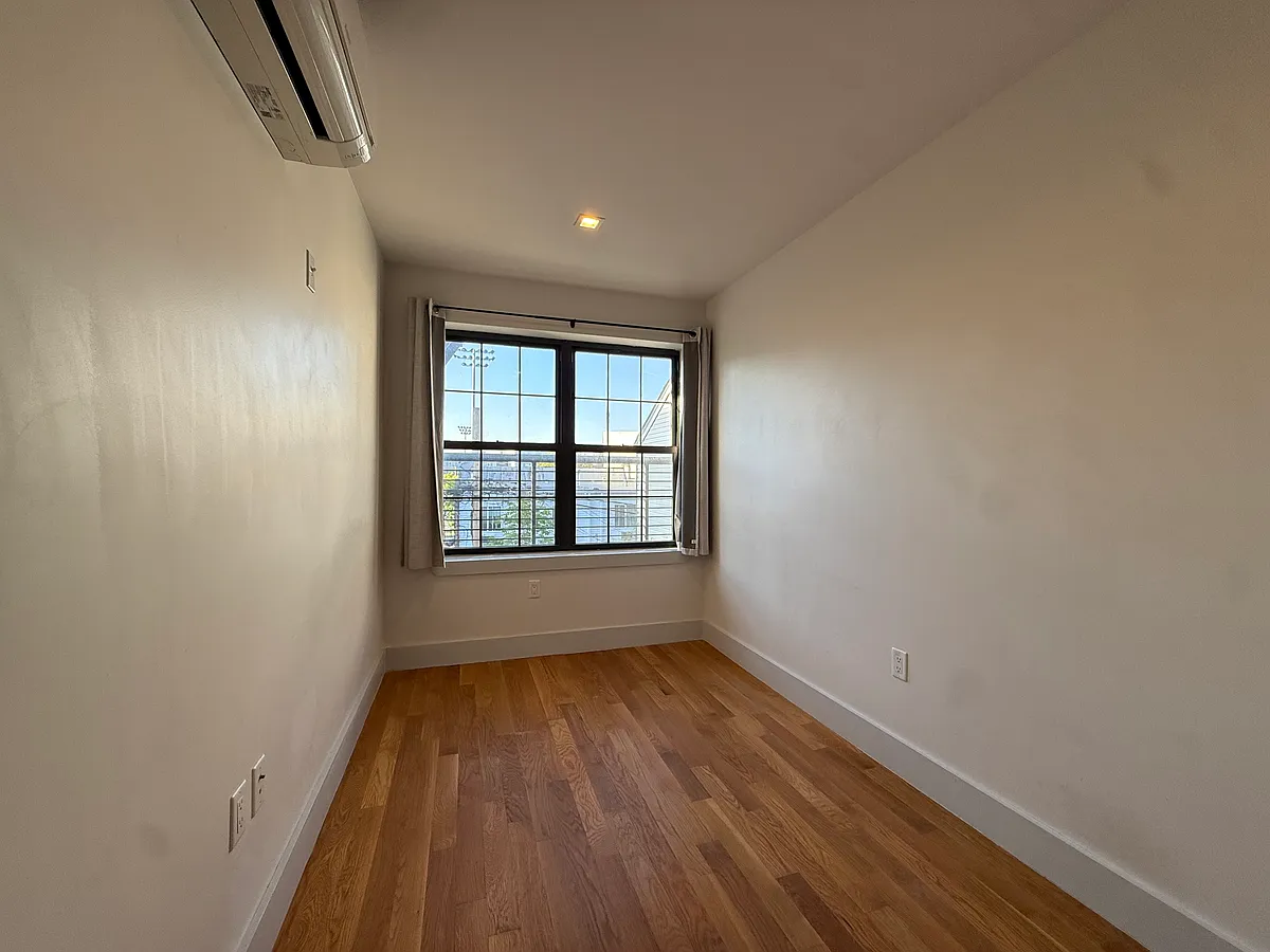 Building Photo - 239 Scholes St #2L