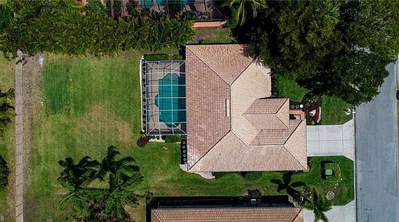 3rd image of 9854 Mar Largo Cir