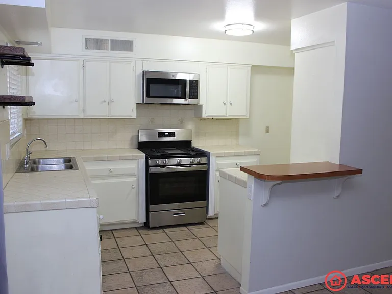 5812 Daggett Ave — Photo 5