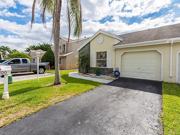 2nd image of 1100 SW 110th Ln